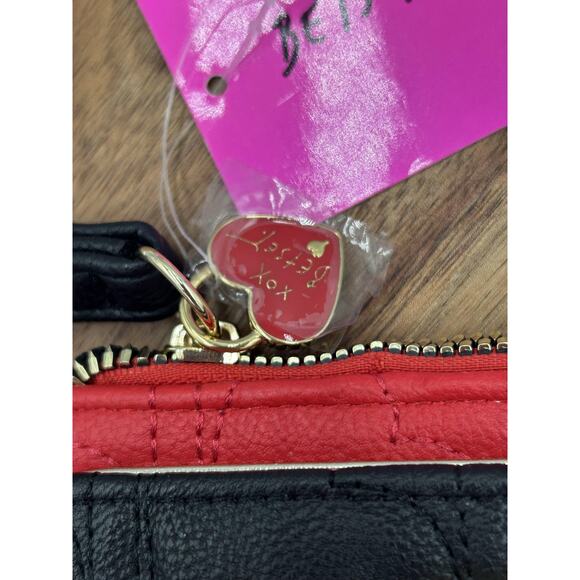 Betsey Johnson Wristlet Wallet Heart Quilted Zip Strap Floral Black Red Gold - Picture 3 of 13
